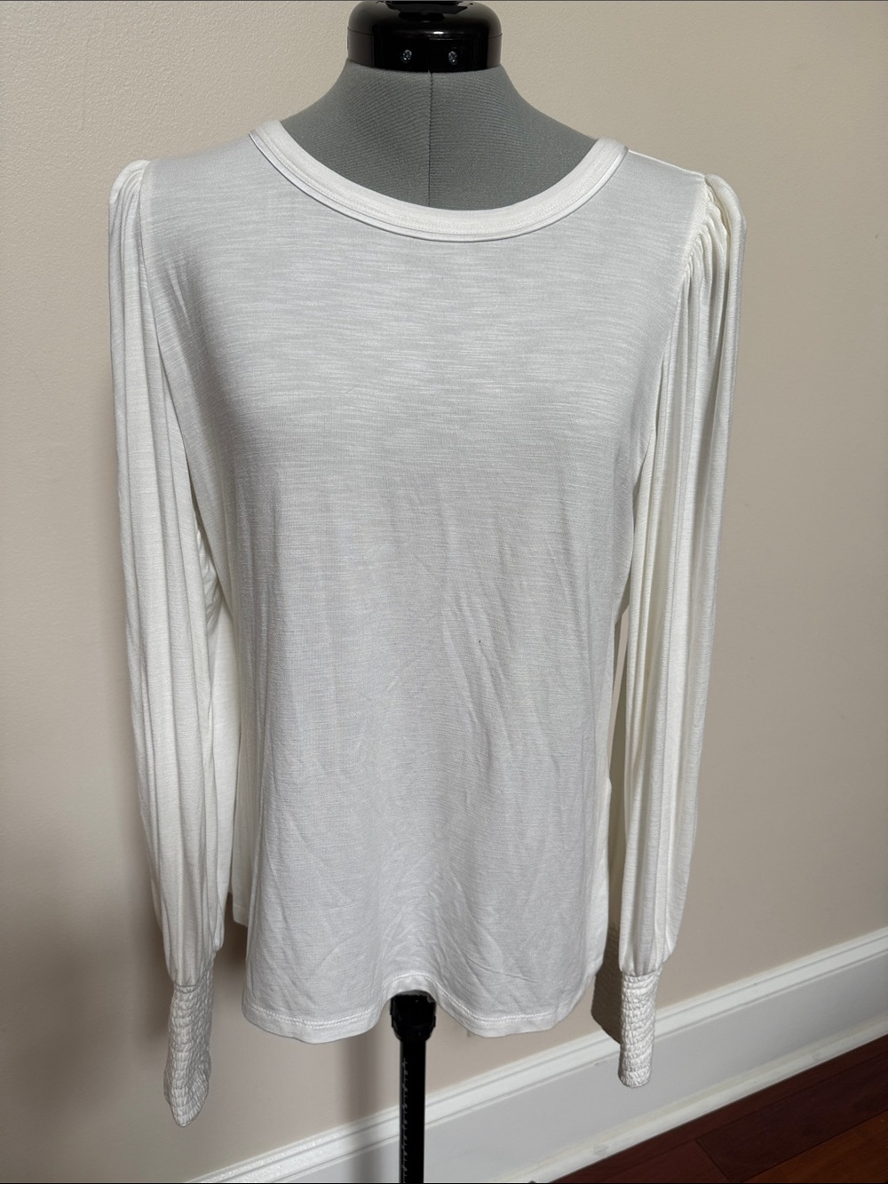White House Black Market Cream Long-Sleeve Pleated Shoulder Tee